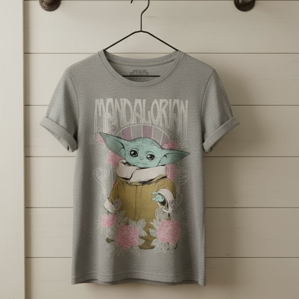 Star Wars Mandalorian Graphic Tee | Baby Yoda | Size S